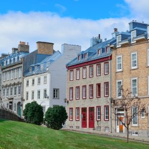 colorful-old-buildings-quebec-city-street_649448-1987